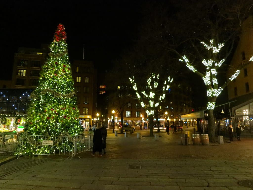 Facade Christmas lighting installation in Dubai