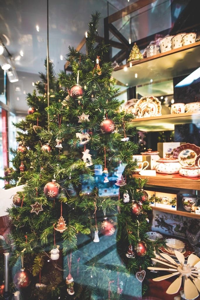 Subtle festive office styling in Dubai